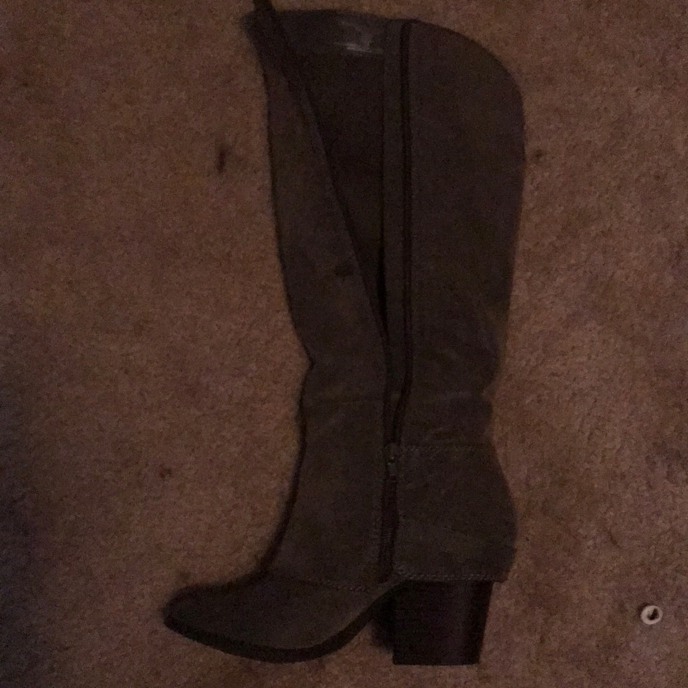 Boots - Picture 3 of 4